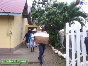 Recipients recieve food hampers